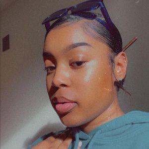 Meet your Posher, Deshayna